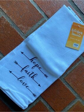 NWT Bed Bath & Beyond White Kitchen Towels with Black Script "hope faith love"